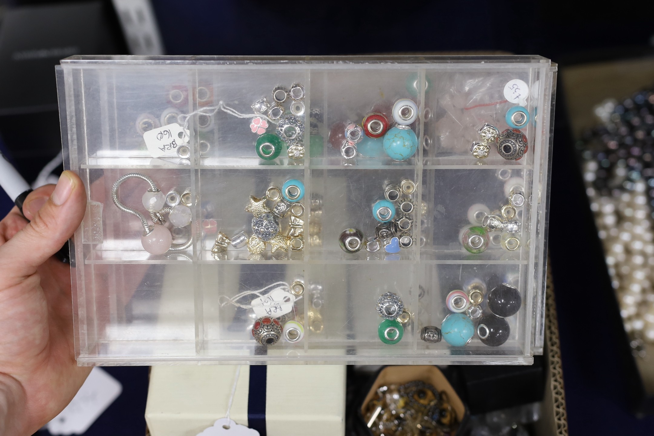 A quantity of assorted costume jewellery.
